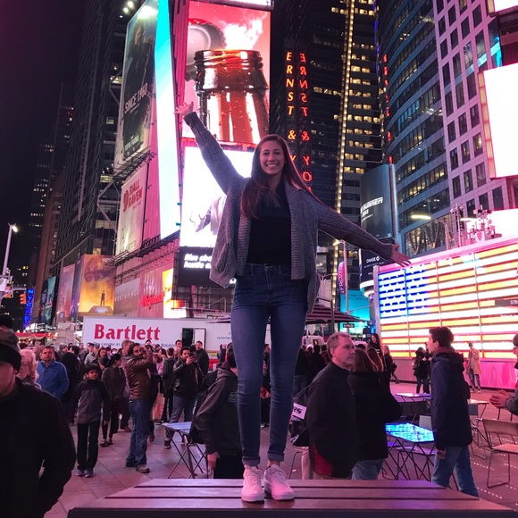 Meet your Posher, Devyn - Picture 1 of 1